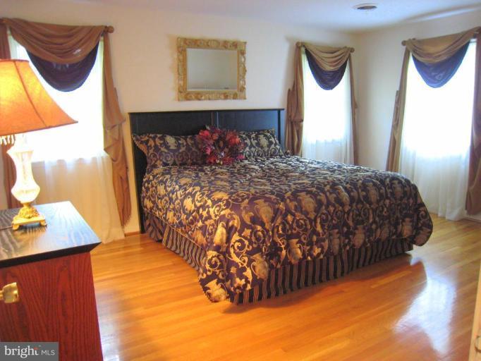 9101 Rouen Lane Potomac, MD 20854 - Photo 4 of 21 Master Bedroom