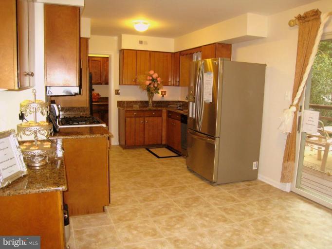 9101 Rouen Lane Potomac, MD 20854 - Photo 8 of 21 Kitchen