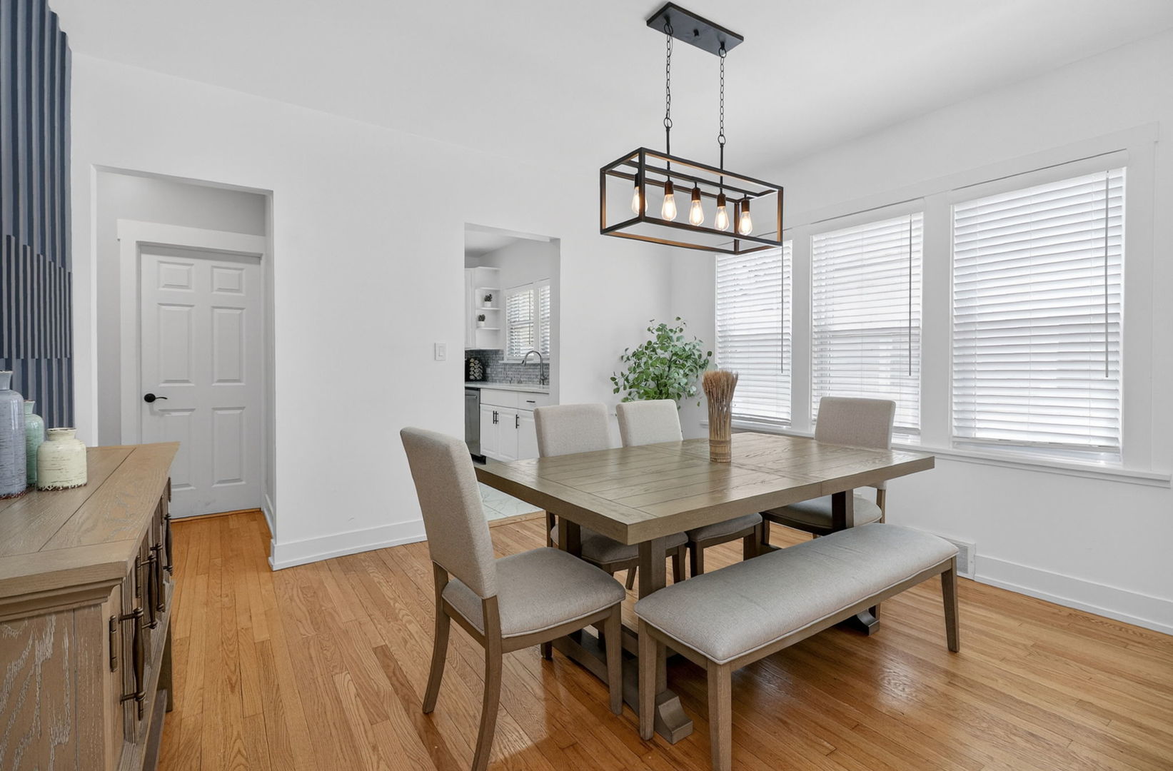 1123 Santa Rosa Avenue Wheaton, IL 60187 - Photo 7 of 28 Gallery Image 7
