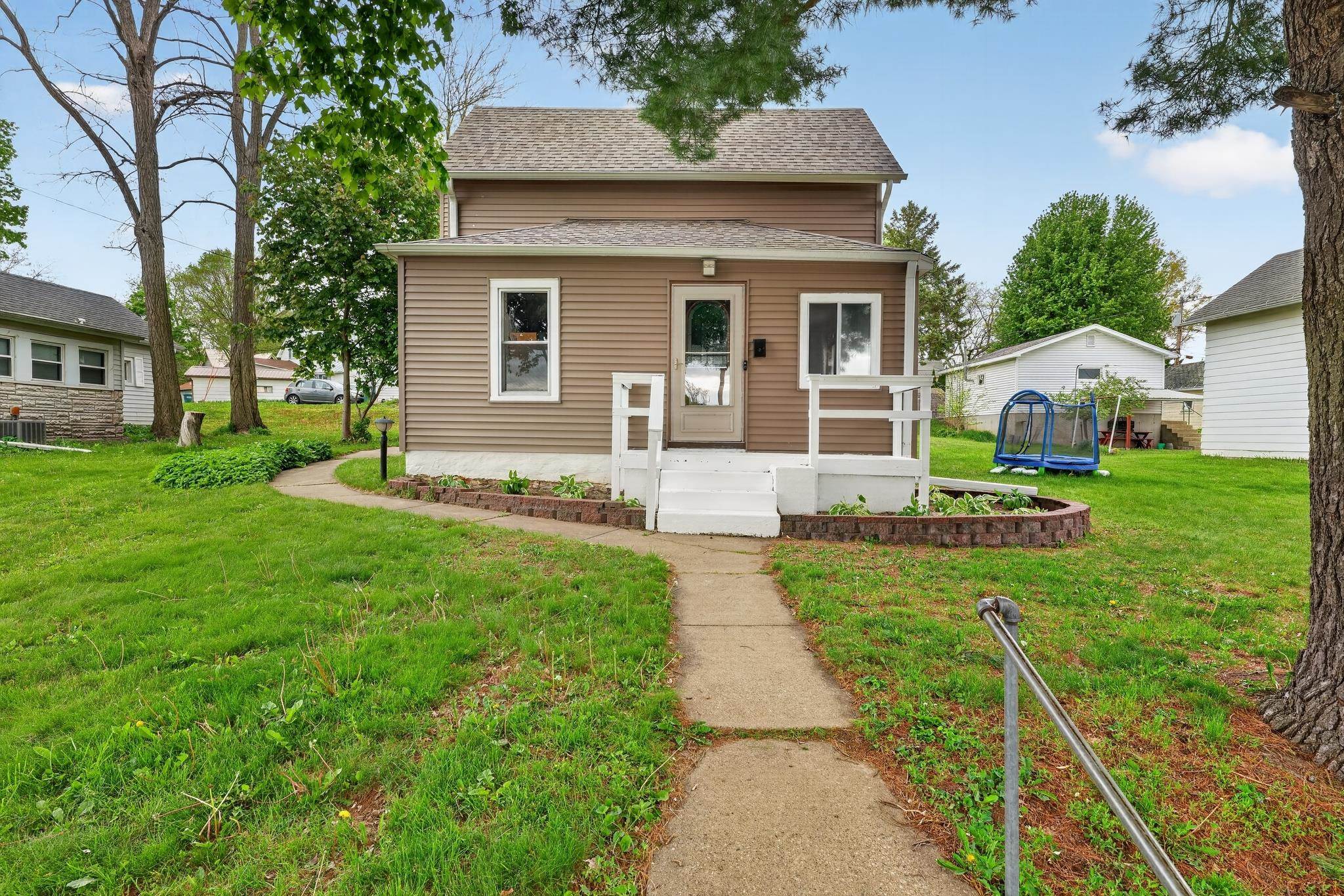 423 Mulberry Street Baraboo, WI 53913 - Photo 2 of 37