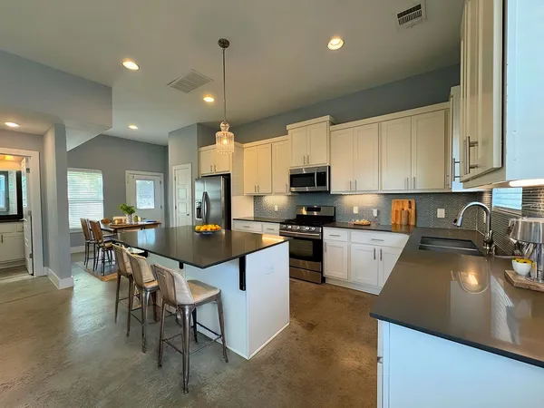 $2,250 | 6201 Felix Avenue, Unit A, Austin, TX 78741