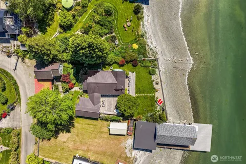 $1,650,000 | 10050 Southwest Dock Street, Vashon, WA 98070