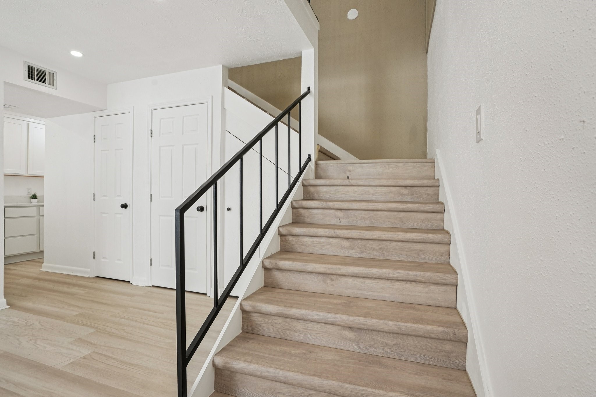 2800 Jeanetta Street, Unit 203 Houston, TX 77063 - Photo 15 of 28 a view of entryway