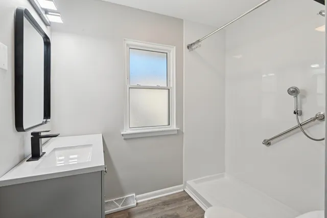 $264,900 | 18036 Oakley Avenue, Lansing, IL 60438