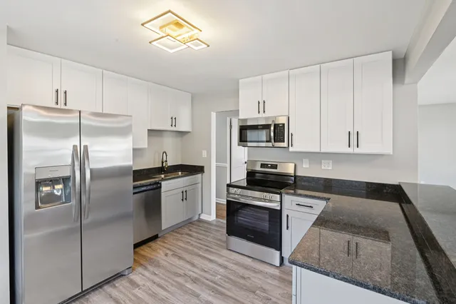 $264,900 | 18036 Oakley Avenue, Lansing, IL 60438