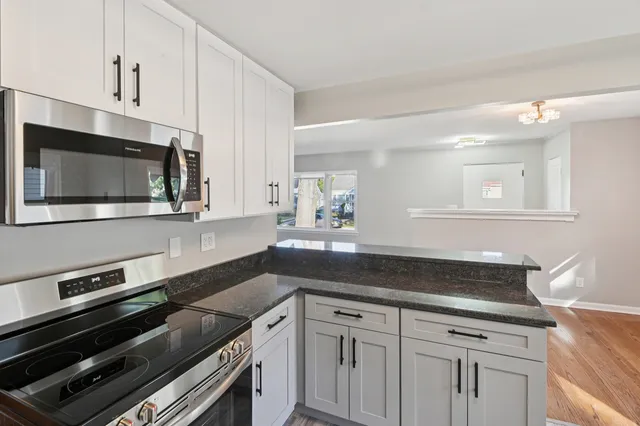 $264,900 | 18036 Oakley Avenue, Lansing, IL 60438