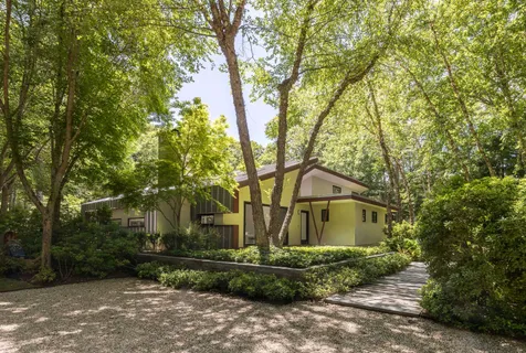 $2,295,000 | 3 Whale Rock Lane, East Hampton, NY 11937