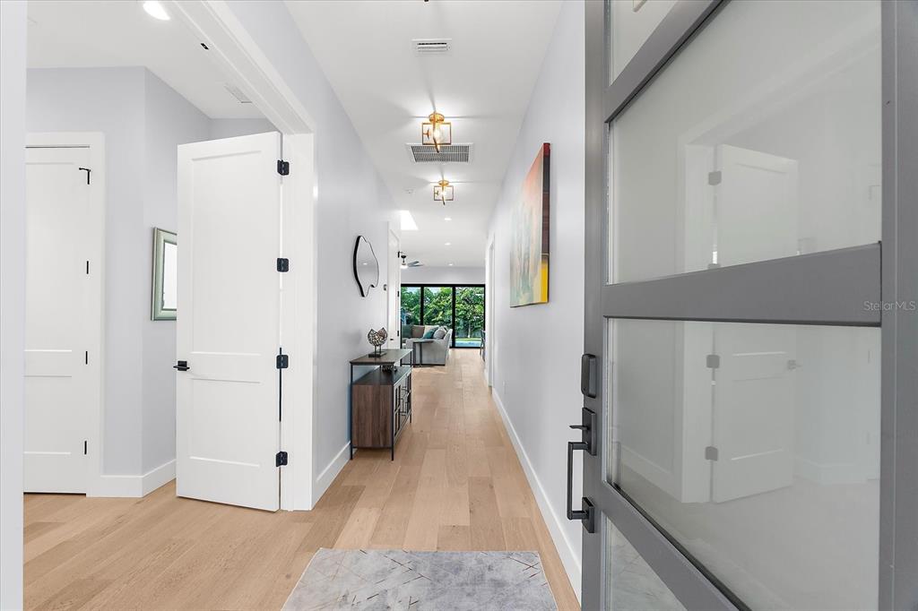 2707 North Ridgewood Avenue Tampa, FL 33602 - Photo 4 of 86