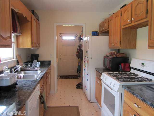 598 Bailey Road Madison, NC 27025 - Photo 6 of 6 Kitchen.