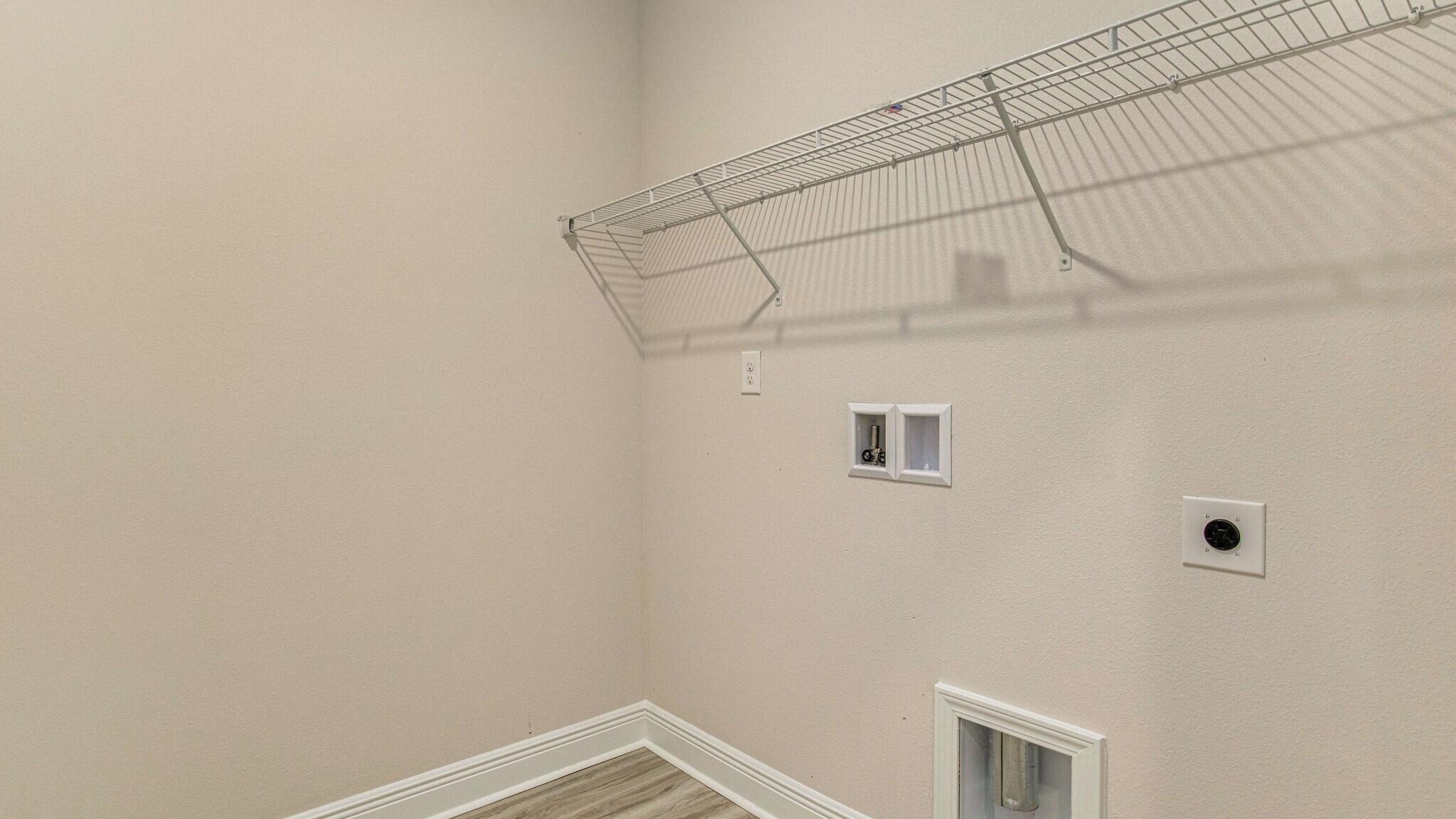 4983 Soundside Drive Gulf Breeze, FL 32563 - Photo 14 of 16 a view of small space