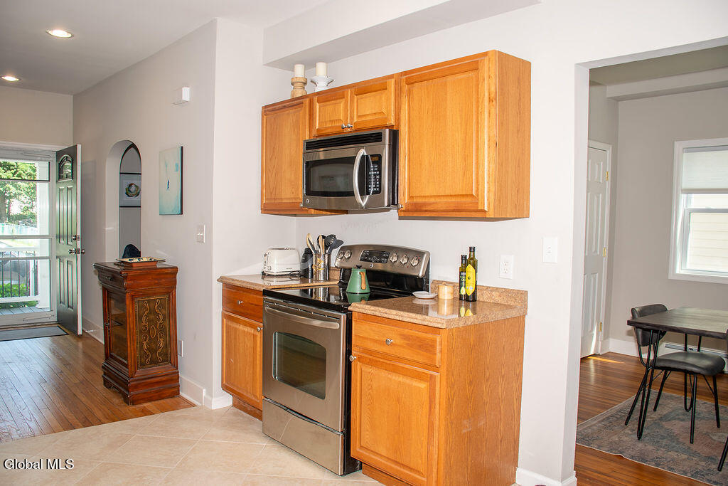 150 Clayton Road Schenectady, NY 12304 - Photo 5 of 22 DSC_8077