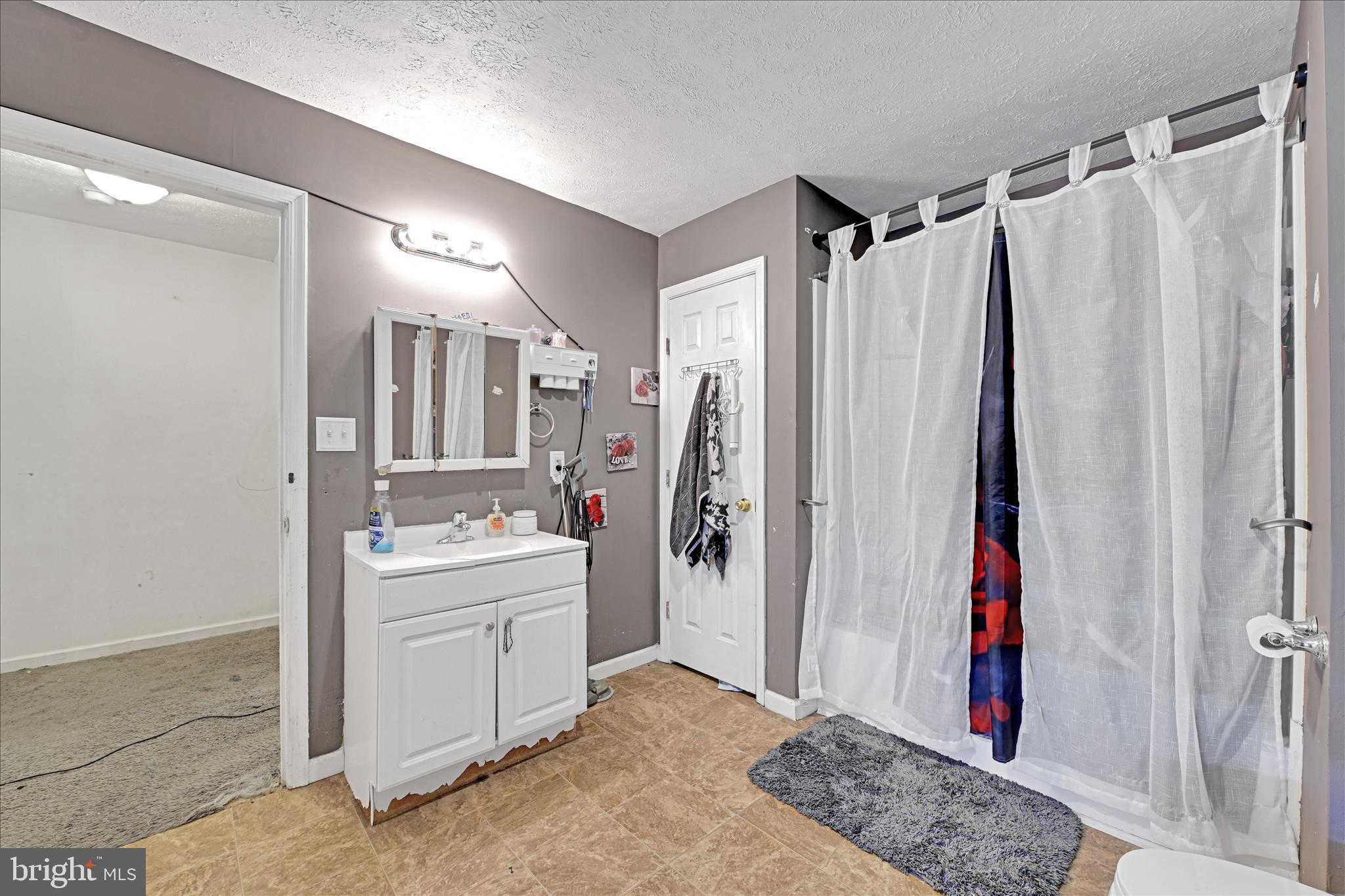 321 East Poplar Street York, PA 17403 - Photo 17 of 32 Bathroom