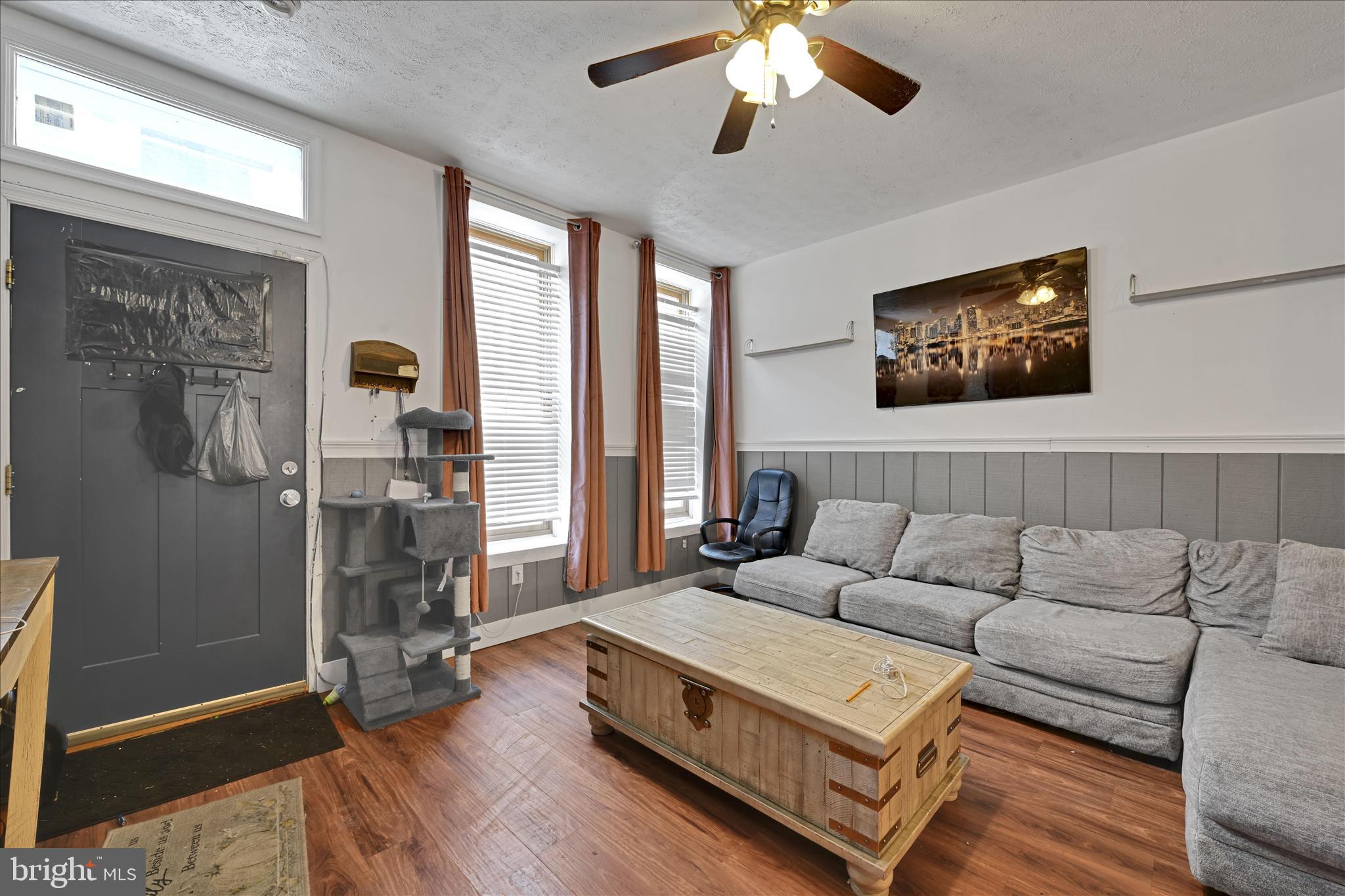 321 East Poplar Street York, PA 17403 - Photo 6 of 32 Living Area