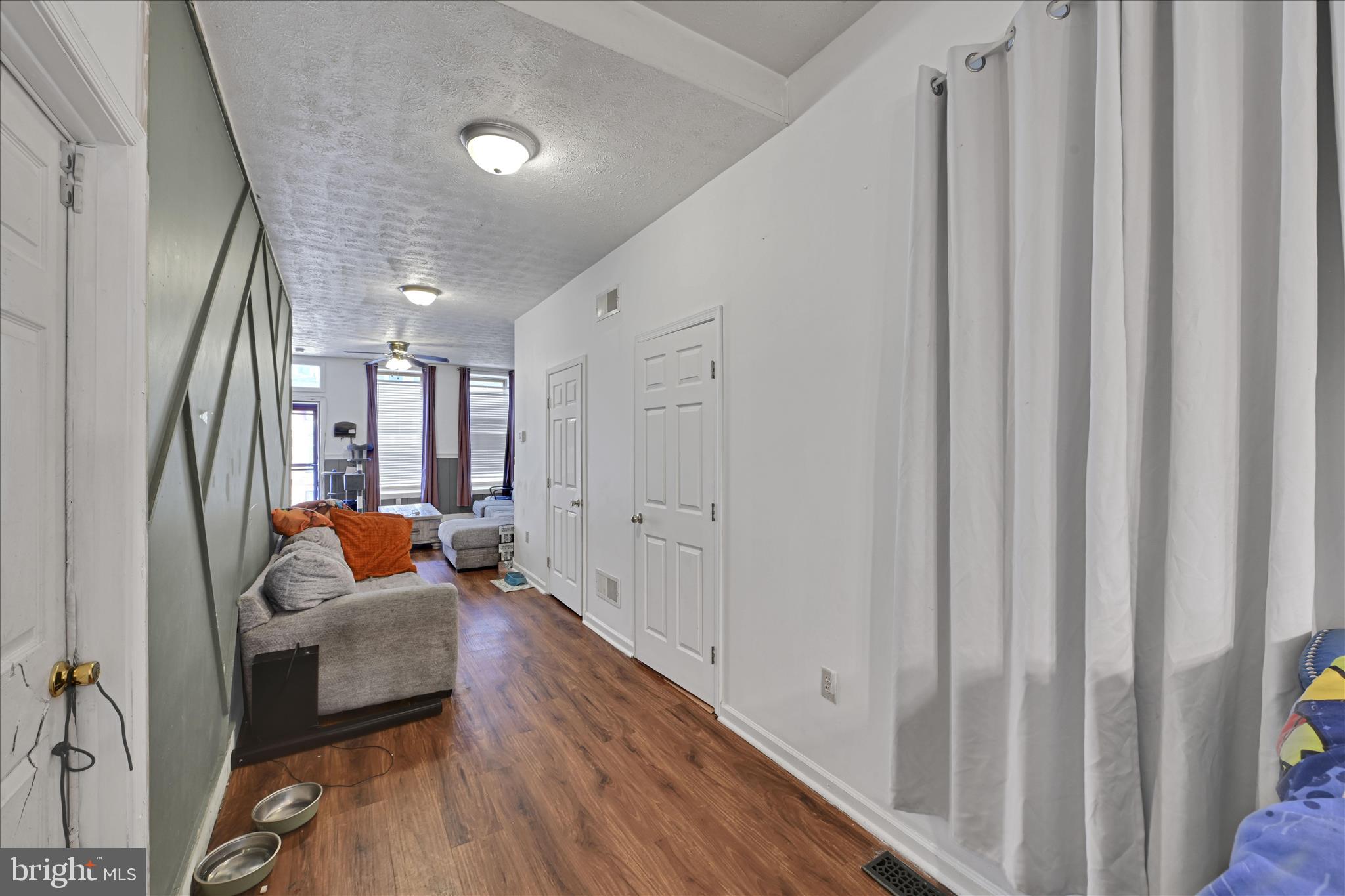 321 East Poplar Street York, PA 17403 - Photo 9 of 32 Living Area