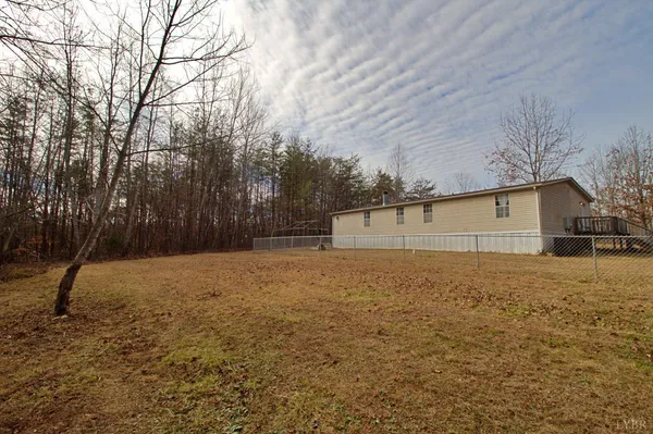 a house view with yard