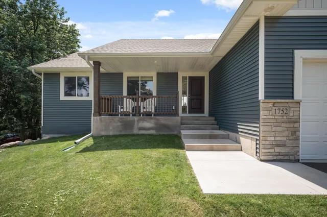 $499,900 | 1752 209th Avenue Northeast, East Bethel, MN 55011