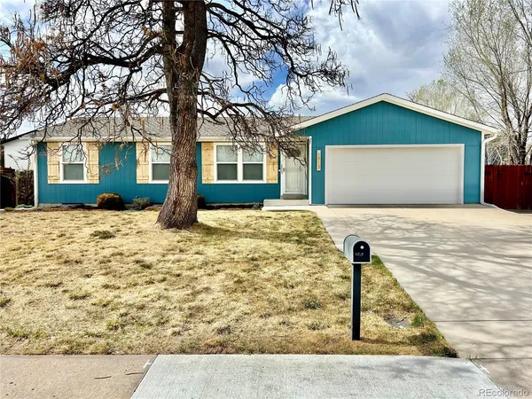 a front view of house with yard