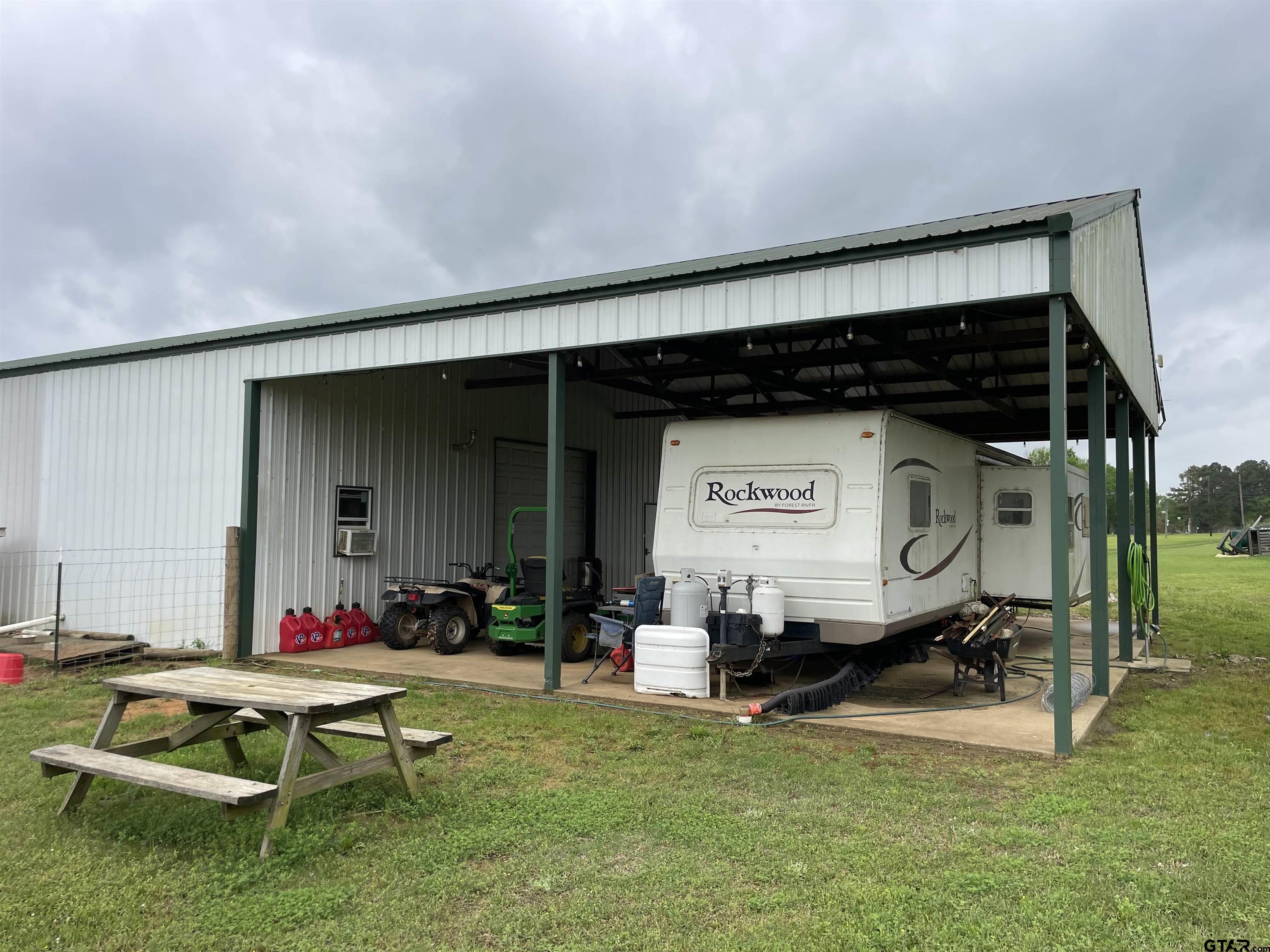 677 South Chandler Street Rusk, TX 75785 - Photo 4 of 16 a living room with furniture