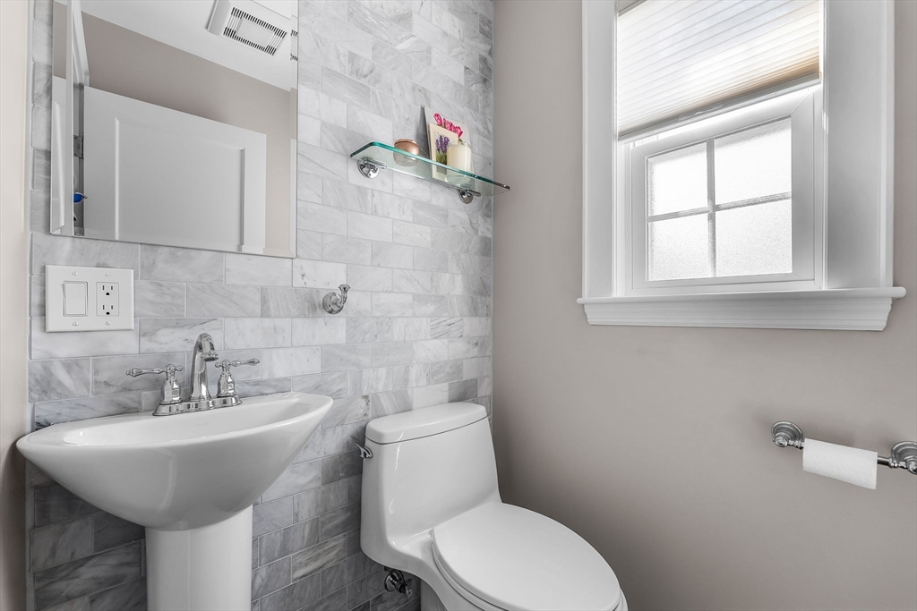26 Regan Road Boston, MA 02124 - Photo 9 of 41 Gallery Image 9