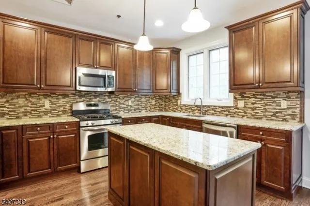 $3,900 | 20 Bloomfield Avenue, Essex Fells, NJ 07021