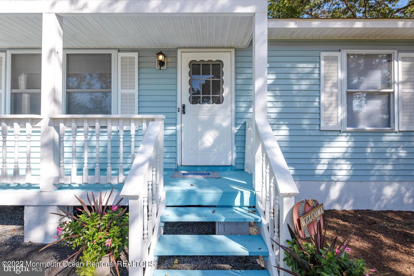 182 Sextant Road Manahawkin, NJ 08050 - Photo 2 of 4 7
