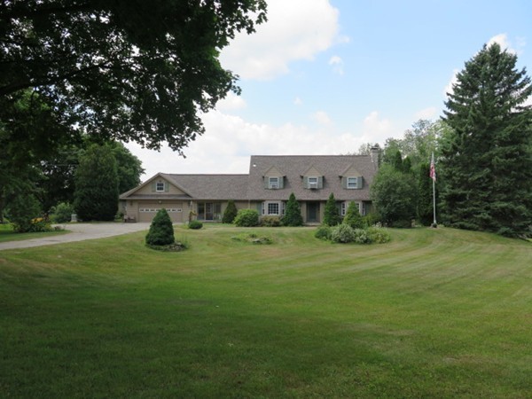 25 Paxton Road Spencer, MA 01562 - Photo 2 of 29 Gallery Image 2