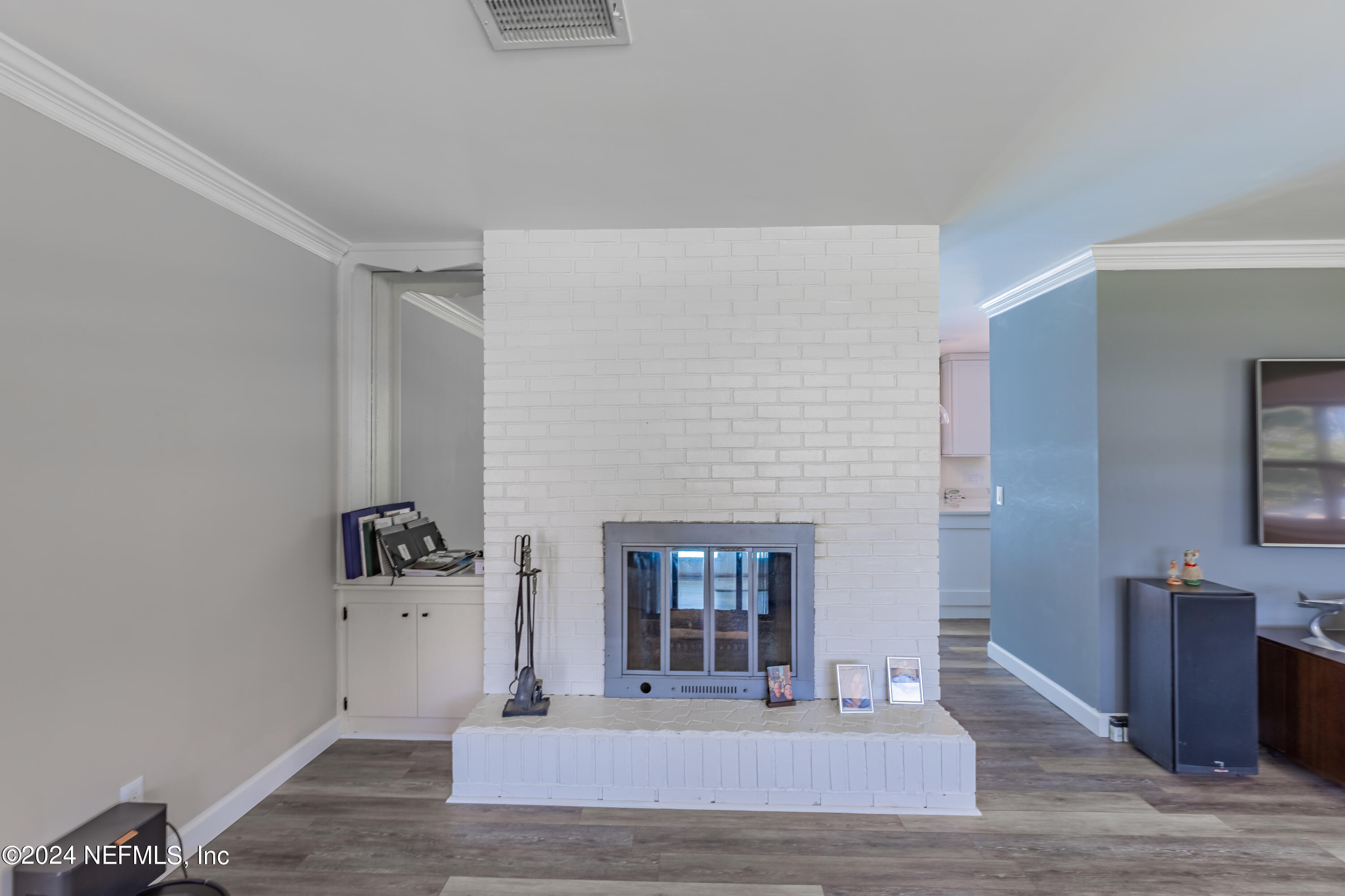 3336 Palm Island Road Jacksonville, FL 32250 - Photo 17 of 67 Living Space / 2 sided fireplace