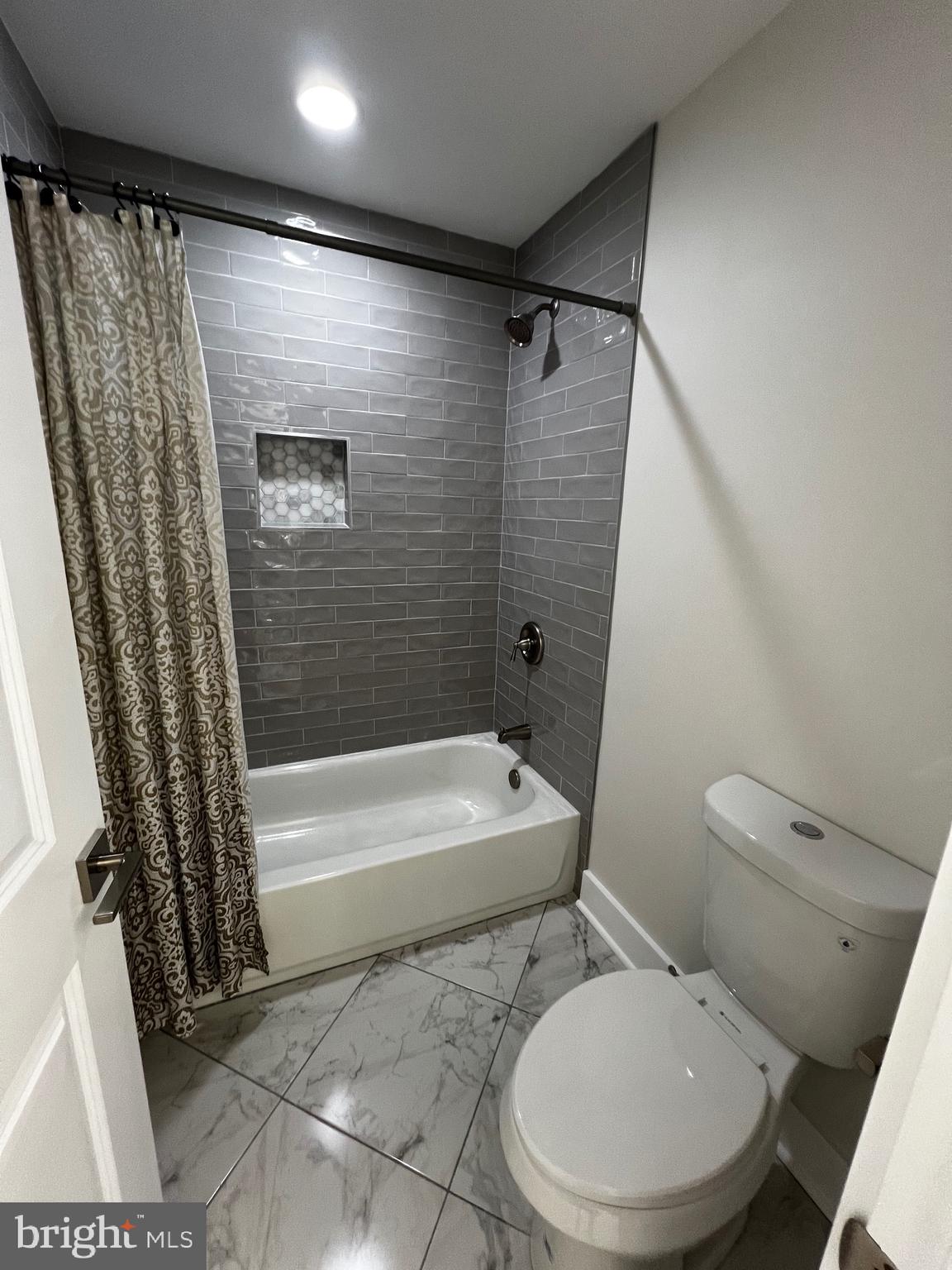 920 Brompton Street Fredericksburg, VA 22401 - Photo 80 of 112 Upstairs Hall Bath #3