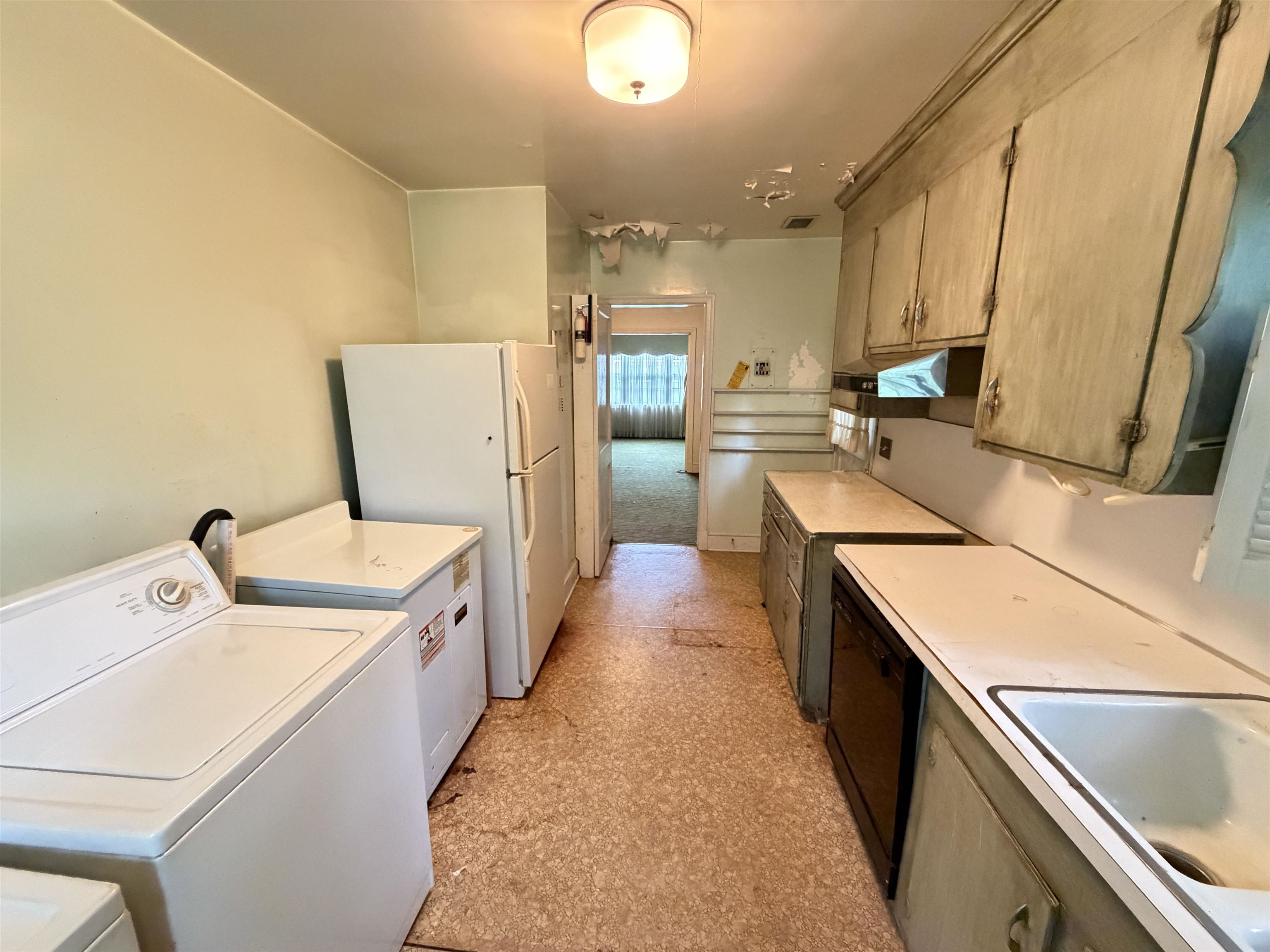 1504 State Rd S-21-516 Florence, SC 29501 - Photo 4 of 19