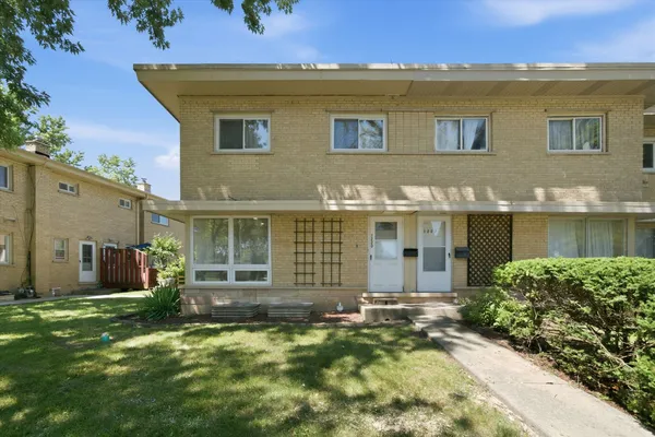 $325,000 | 1220 North Wheeling Road, Mount Prospect, IL 60056