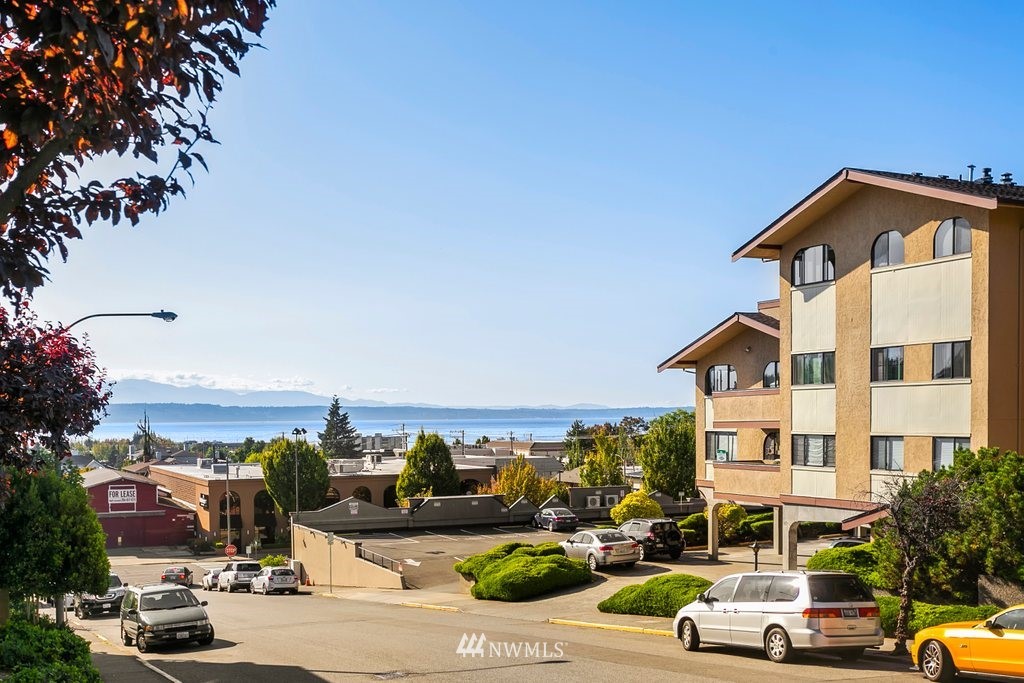 523 Maple Street, Unit 102 Edmonds, WA 98020 - Photo 2 of 25 Gallery Image 2