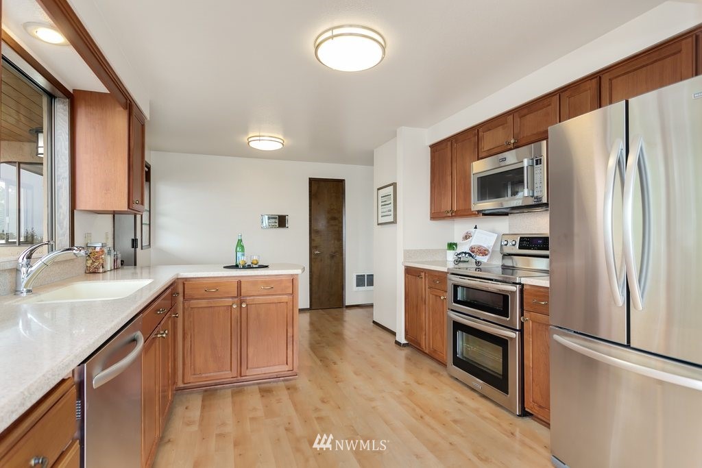 523 Maple Street, Unit 102 Edmonds, WA 98020 - Photo 14 of 25 Gallery Image 14