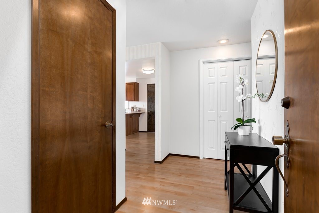 523 Maple Street, Unit 102 Edmonds, WA 98020 - Photo 4 of 25 Gallery Image 4
