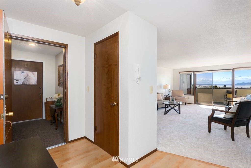 523 Maple Street, Unit 102 Edmonds, WA 98020 - Photo 9 of 25 Gallery Image 9
