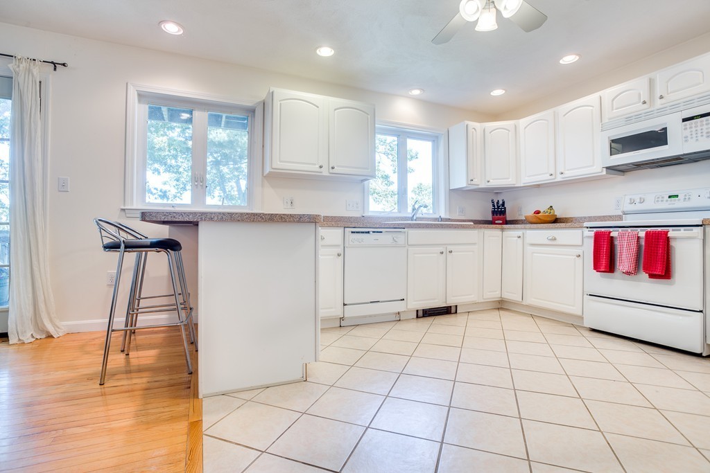 23 Shore Road North Reading, MA 01864 - Photo 7 of 28 Gallery Image 7