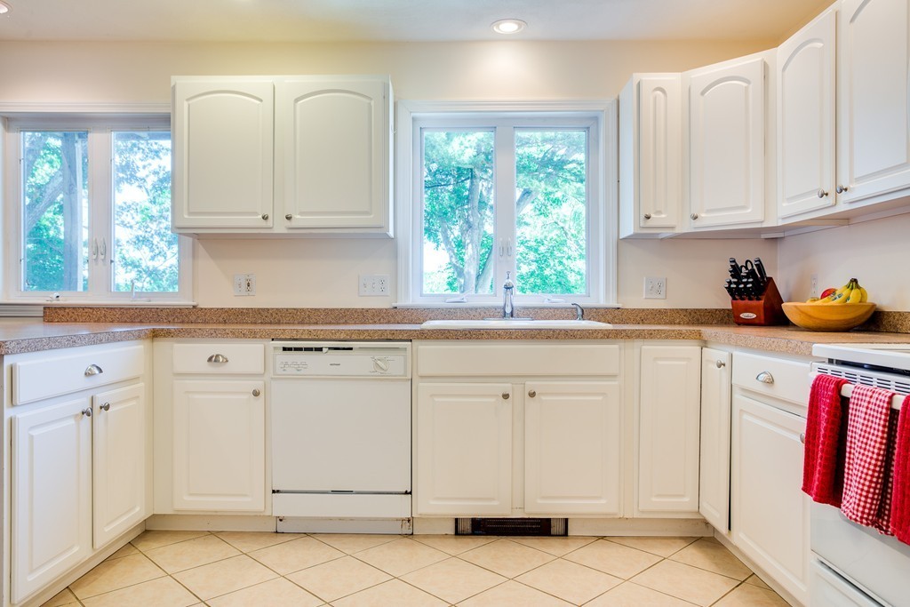 23 Shore Road North Reading, MA 01864 - Photo 8 of 28 Gallery Image 8