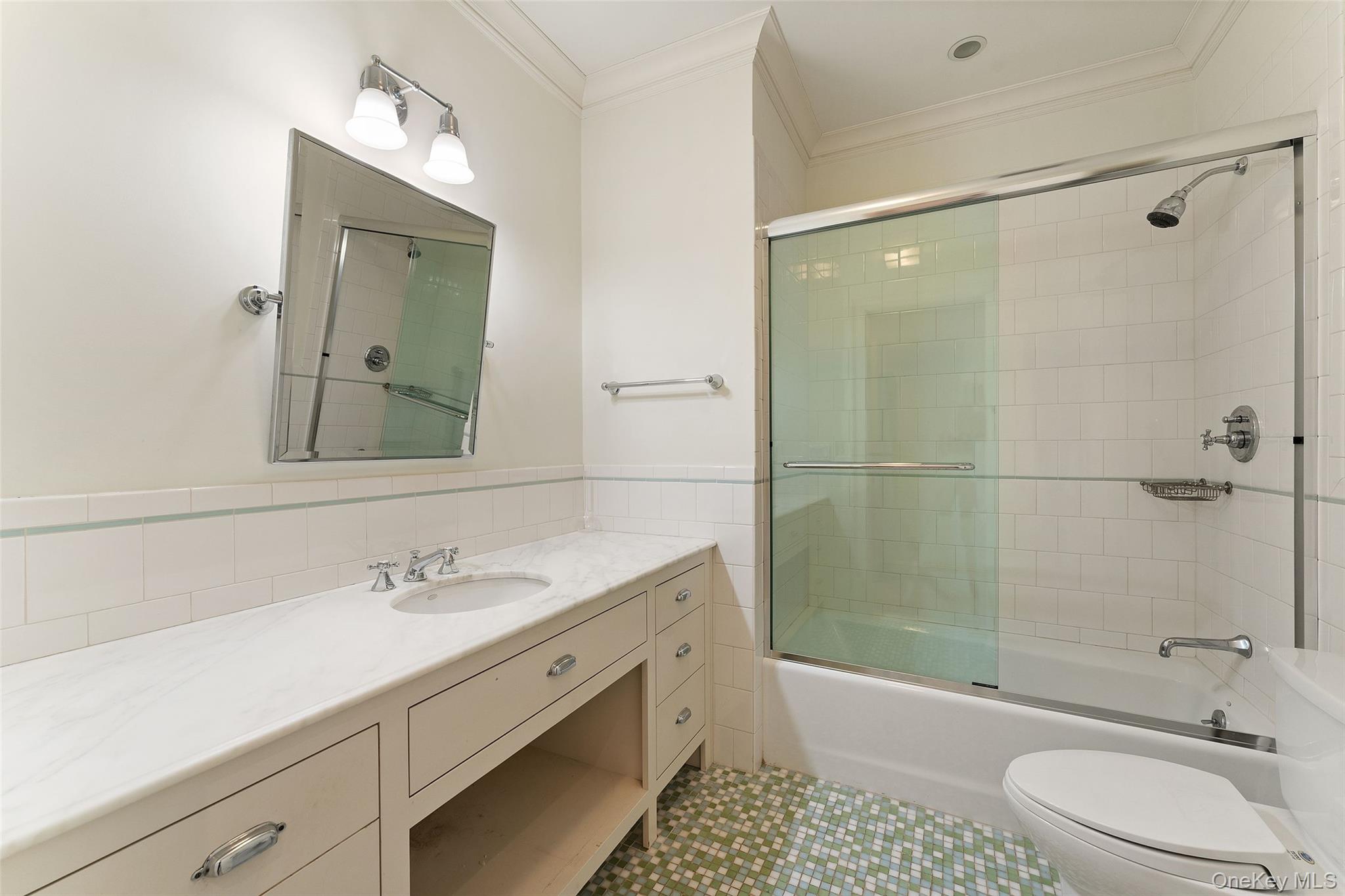 35 Eton Road Scarsdale, NY 10583 - Photo 23 of 43 En Suite Bedroom