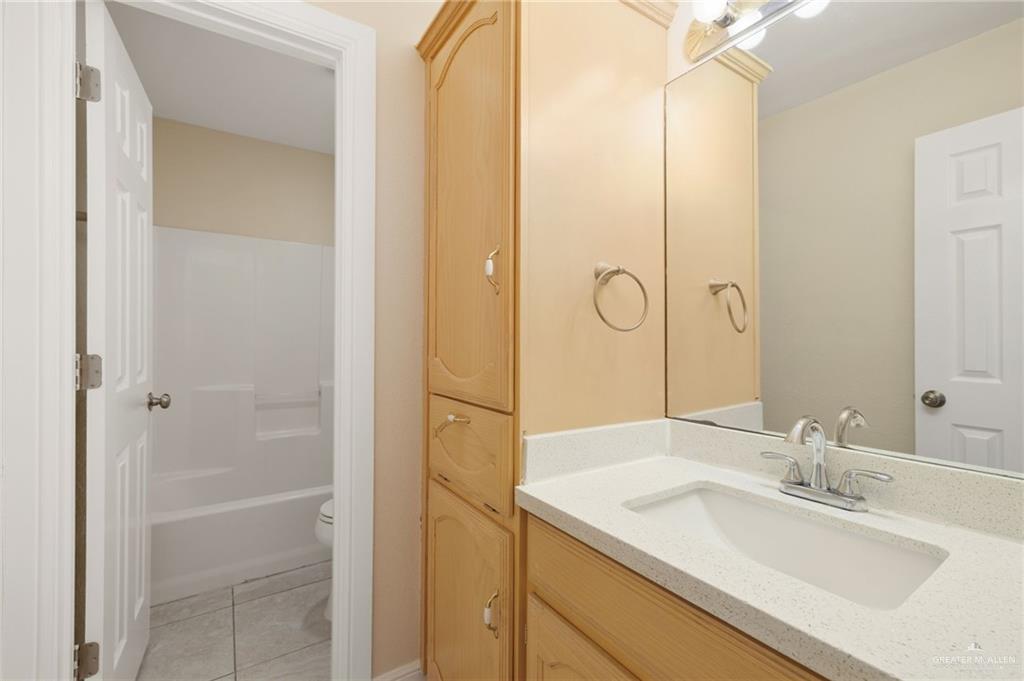 604 Hidden Trace Weslaco, TX 78599 - Photo 14 of 20 a bathroom with a sink and a mirror