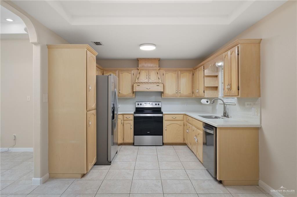 604 Hidden Trace Weslaco, TX 78599 - Photo 5 of 20 a large kitchen with a stove top oven and cabinets