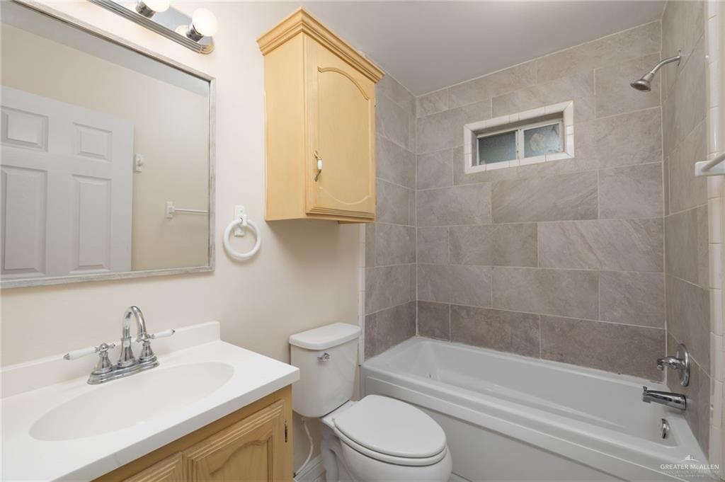 604 Hidden Trace Weslaco, TX 78599 - Photo 9 of 20 a bathroom with a sink toilet and shower