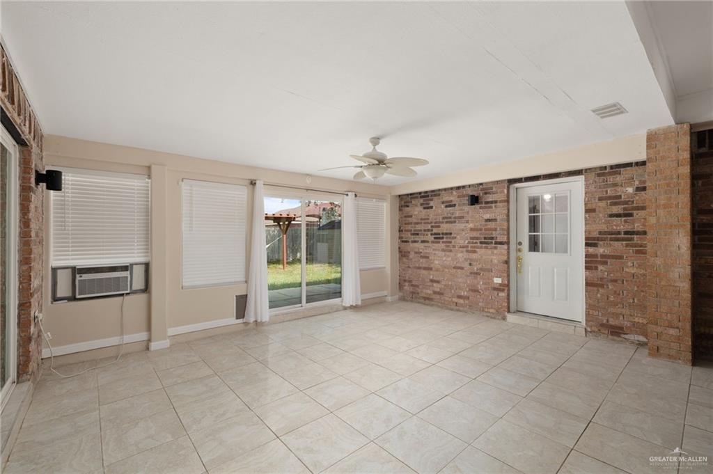 604 Hidden Trace Weslaco, TX 78599 - Photo 10 of 20 a view of a livingroom with an empty space