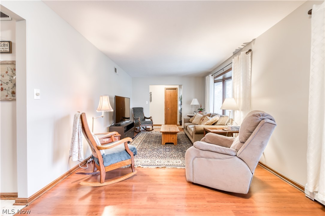 5911 Dailey Road Akron, OH 44319 - Photo 5 of 30
