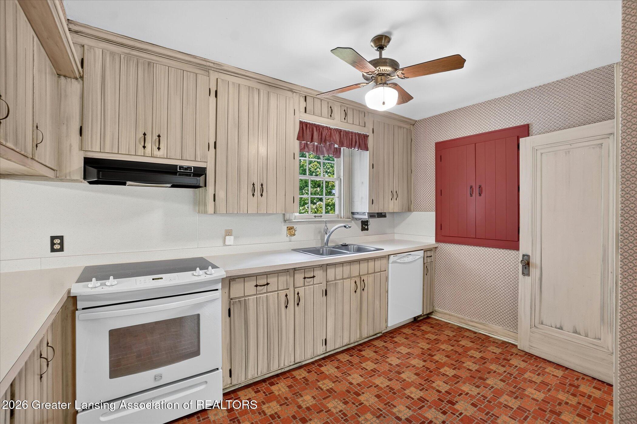 1716 Tecumseh River Road Lansing, MI 48906 - Photo 9 of 51 Kitchen