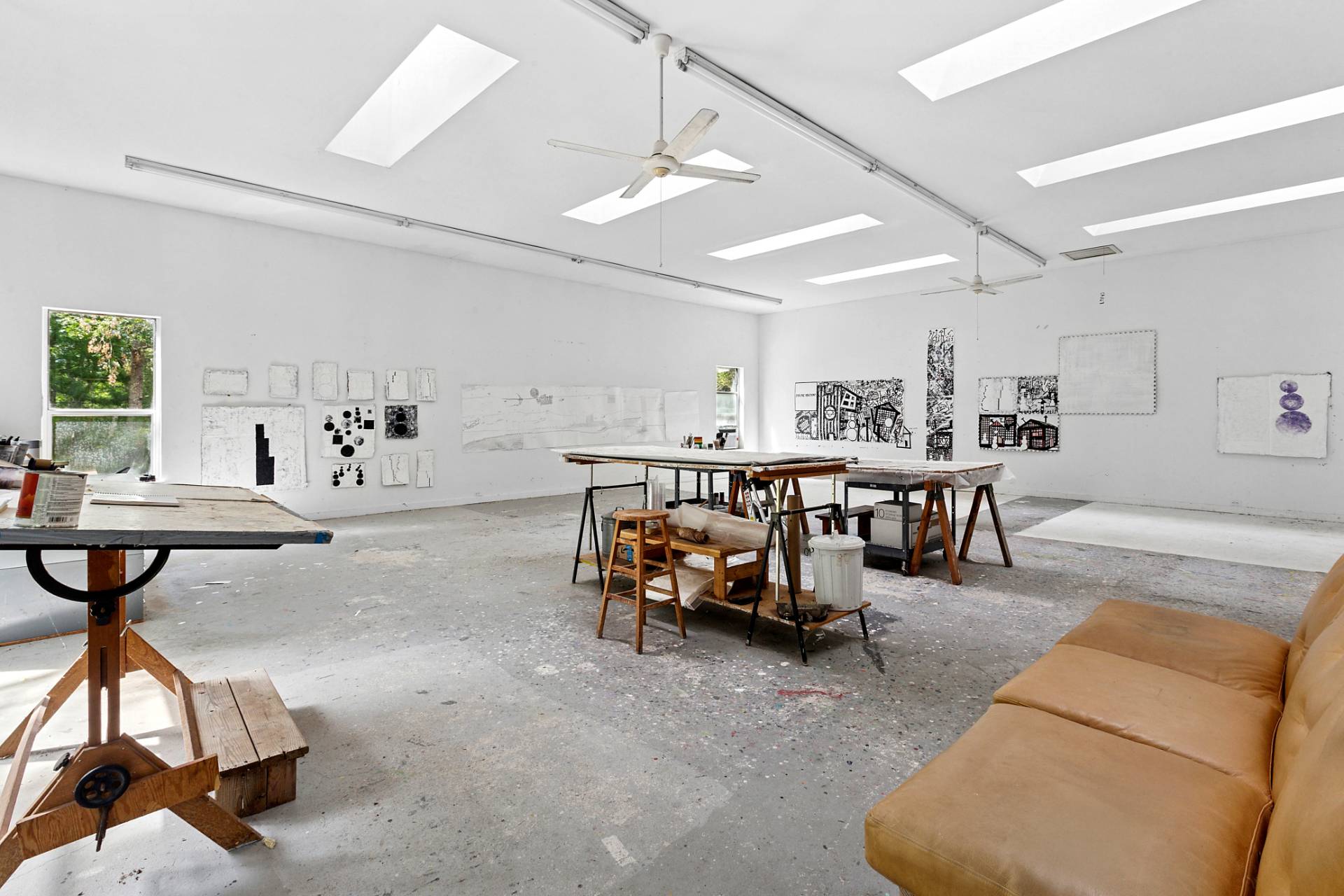 36 Edwards Hole Road East Hampton, NY 11937 - Photo 13 of 23 a living room with furniture and a chandelier