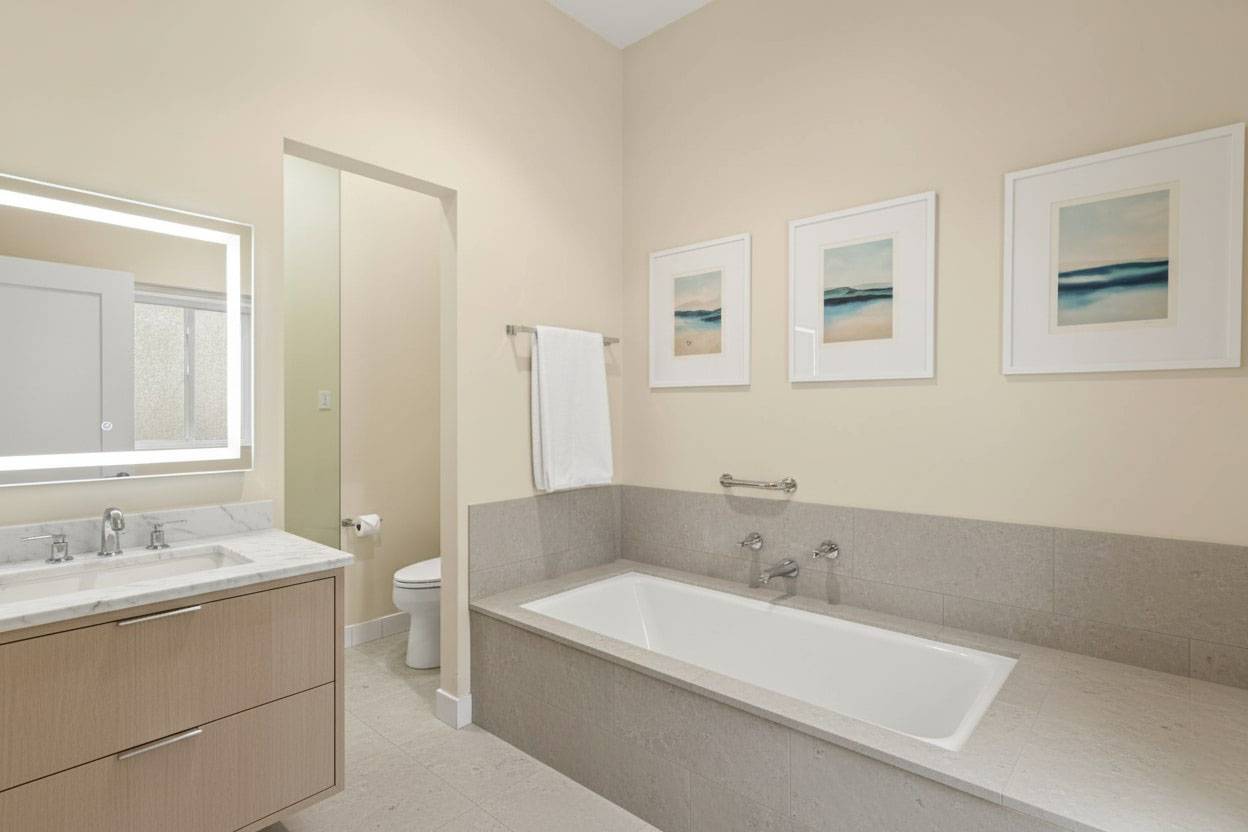 36 Edwards Hole Road East Hampton, NY 11937 - Photo 14 of 23 a bathroom with a tub sink and mirror