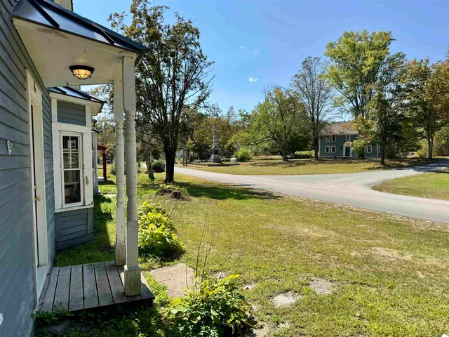 $290,000 | 14-16 Meetinghouse Hill Road, South Sutton, NH 03273