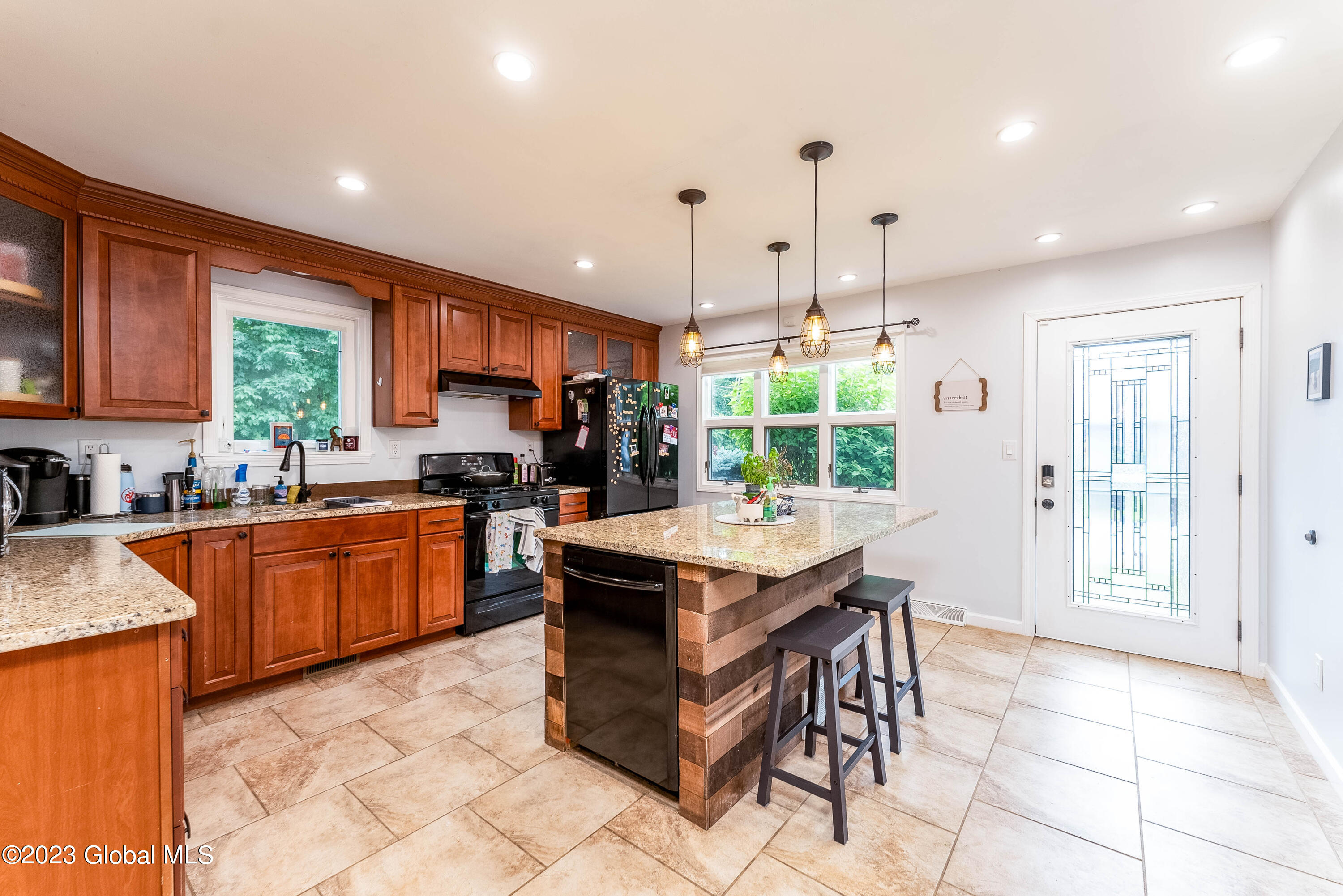 2 Geraldine Place Colonie, NY 12309 - Photo 4 of 38 DSC07784-Edit