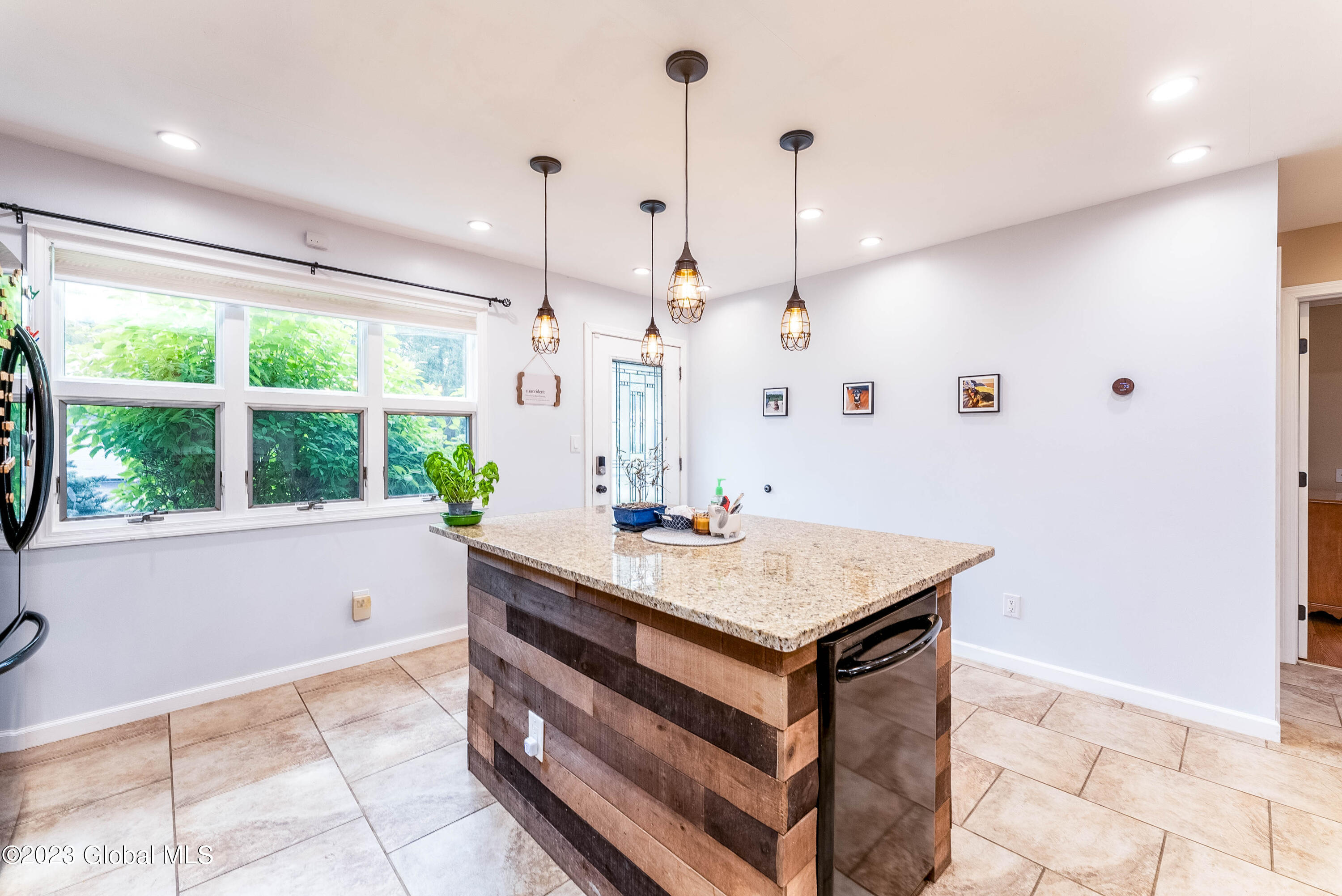 2 Geraldine Place Colonie, NY 12309 - Photo 5 of 38 DSC07786-Edit