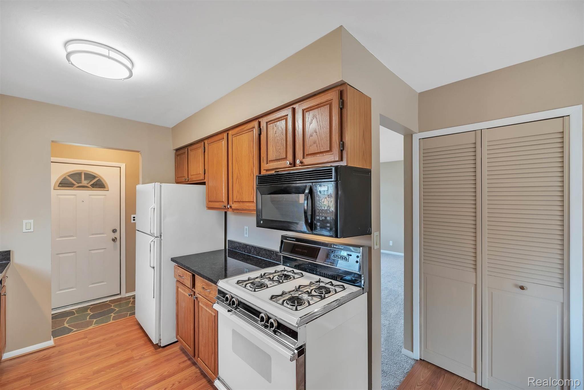32757 Ridgefield Avenue Warren, MI 48088 - Photo 10 of 46 11-32757 Ridgefield Ave-WindowStill.jpg