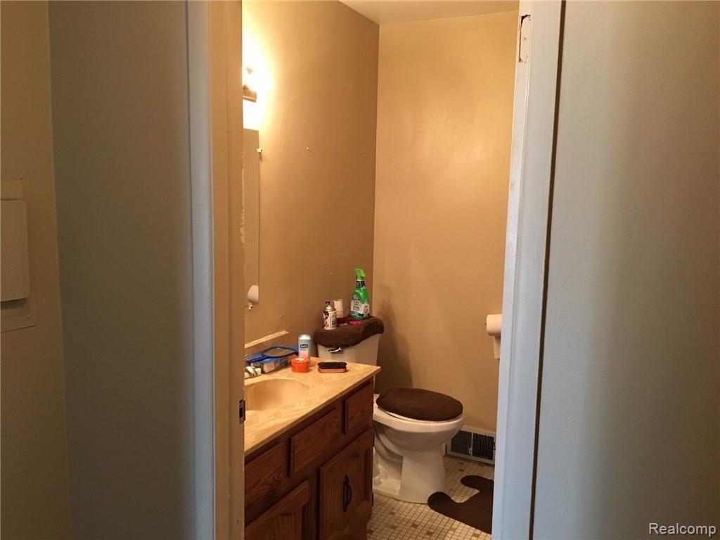 29297 Hayes Road, Unit 26 Warren, MI 48088 - Photo 9 of 14 TR8.JPG